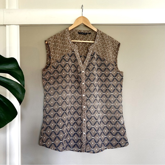 [EUC] MAISON COUPÉ | Women’s semi sheer sleevless blouse | Large - Picture 4 of 11